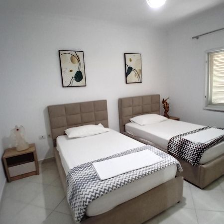 Luxury Appartament Lungomare Vlore Luaran gambar