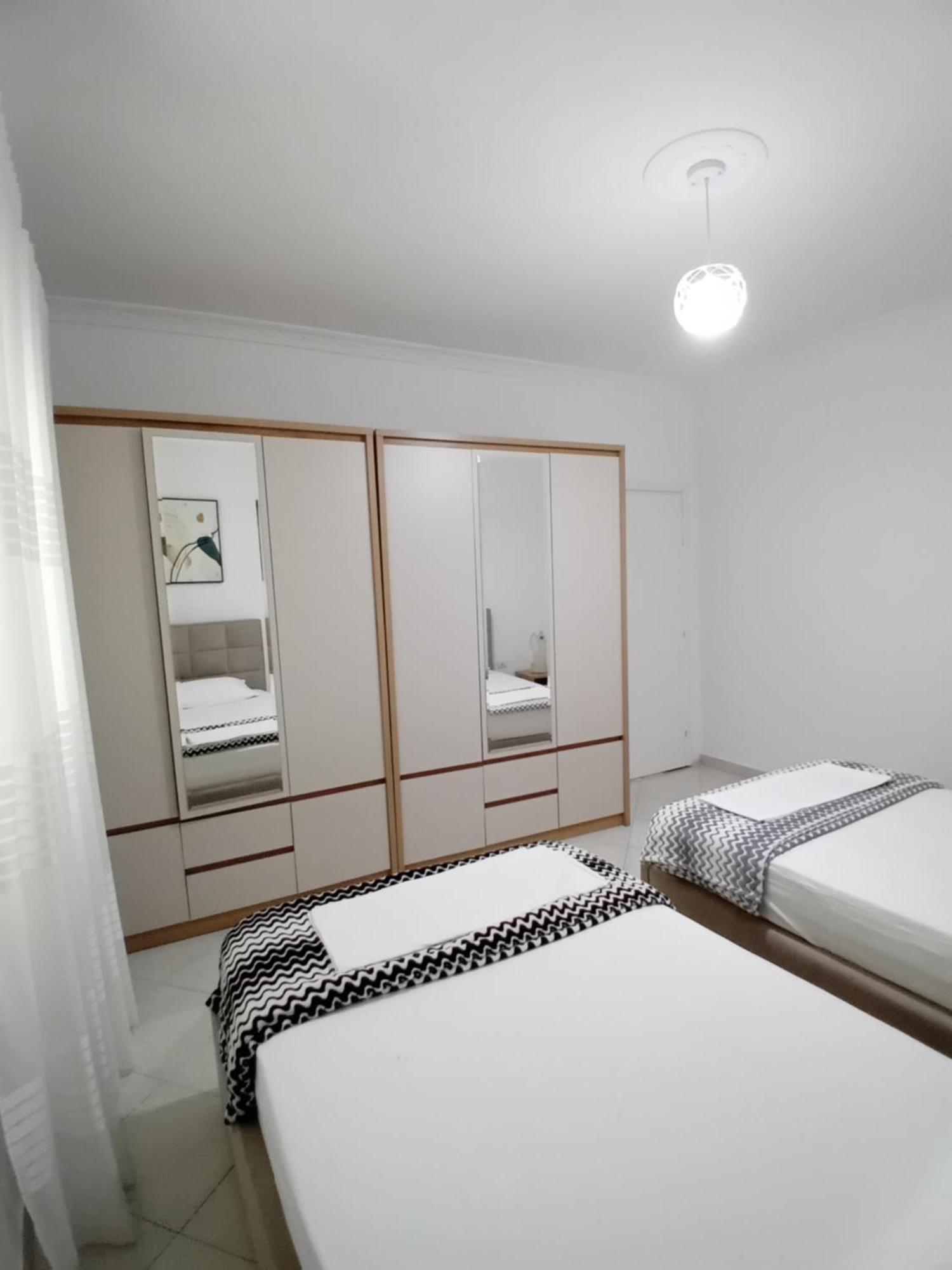 Luxury Appartament Lungomare Vlore Luaran gambar